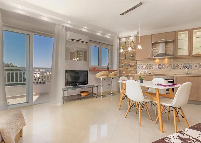 4. Sea View Luxury For 4 In Rhodes Centre!